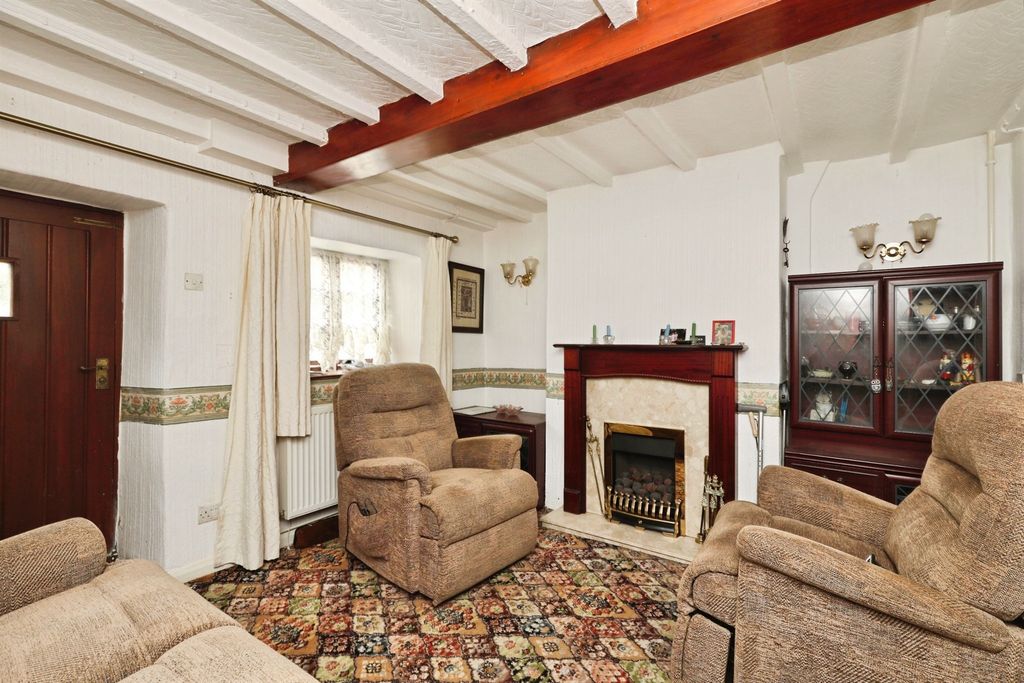 Property photo 2 of 20 Lounge
