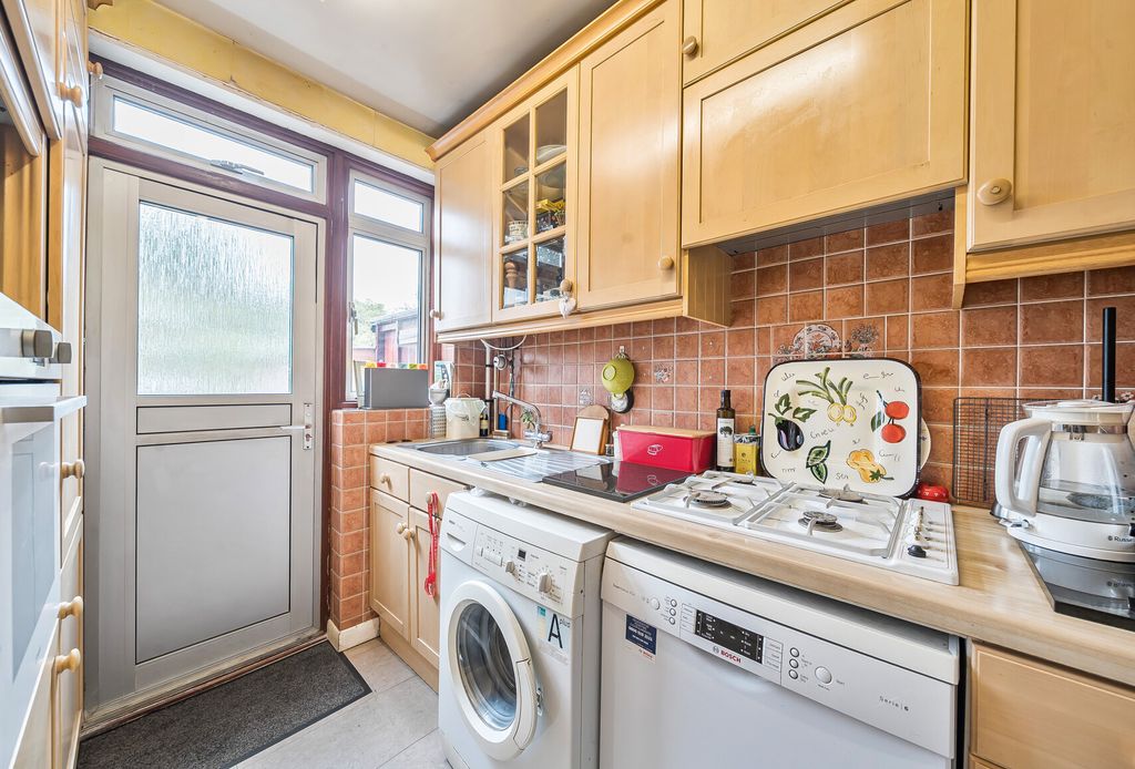 Property photo 2 of 18 1347160-8-68B6Fc7...