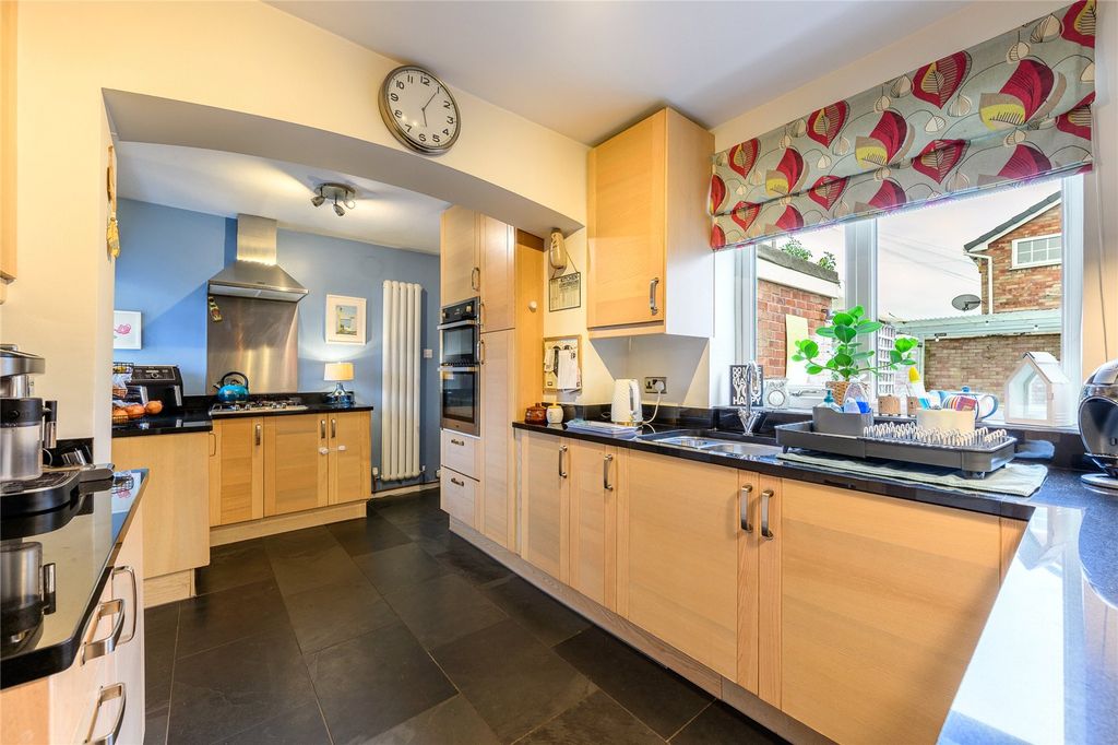 Property photo 2 of 26 Picture No. 25