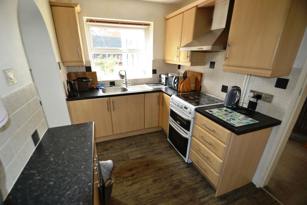 Property photo 3 of 16 Kitchen