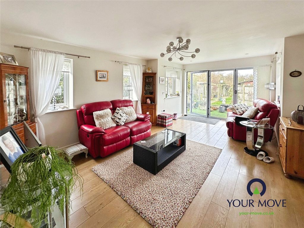 Property photo 3 of 18 Lounge