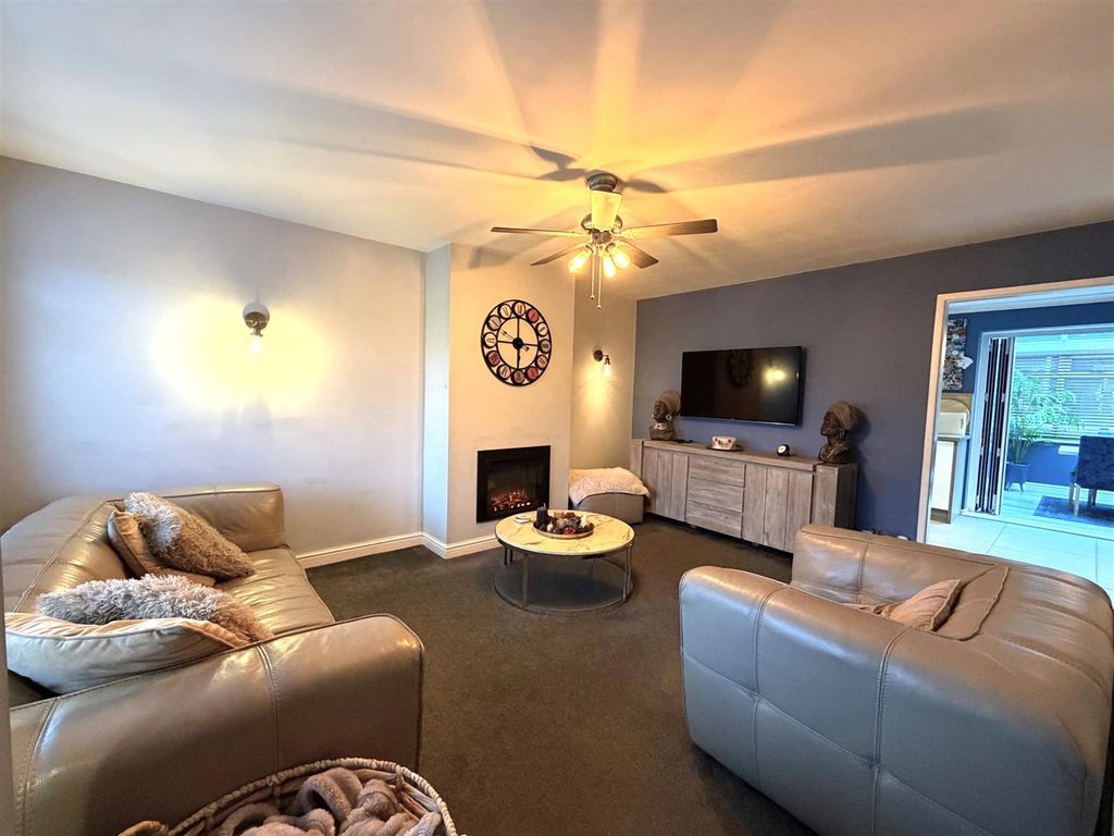 Property photo 2 of 25 B1.Jpeg