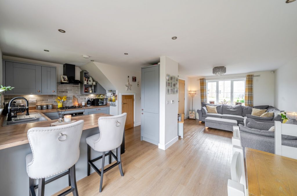 Property photo 3 of 21 1466560-9-6A1Ea610F2Ed7