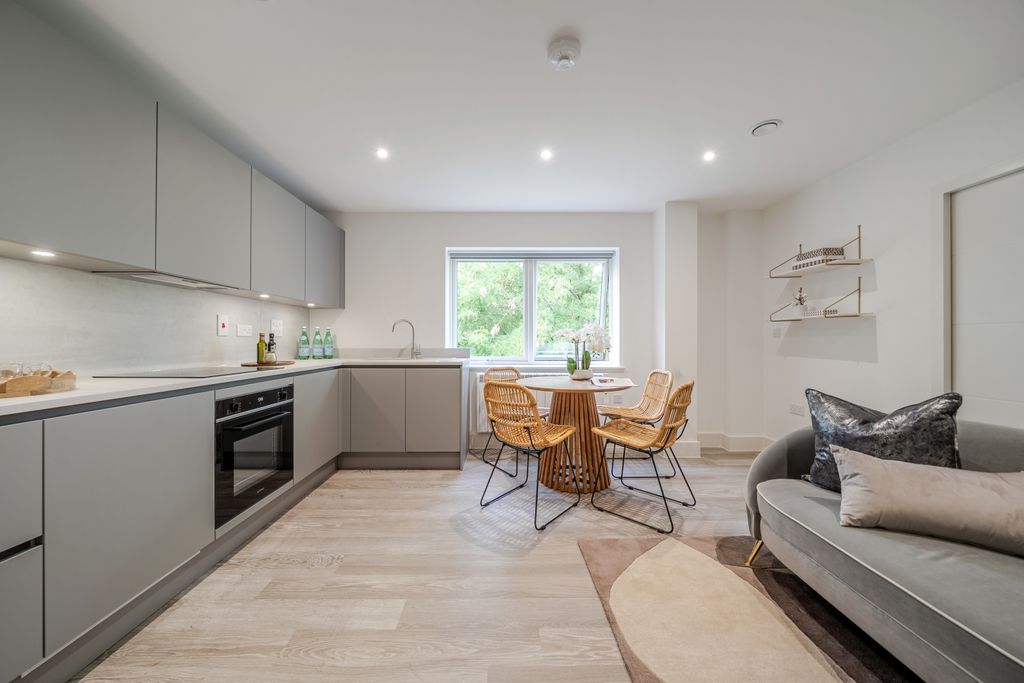 Property photo 2 of 7 1511833-7-6A8F2Cf...