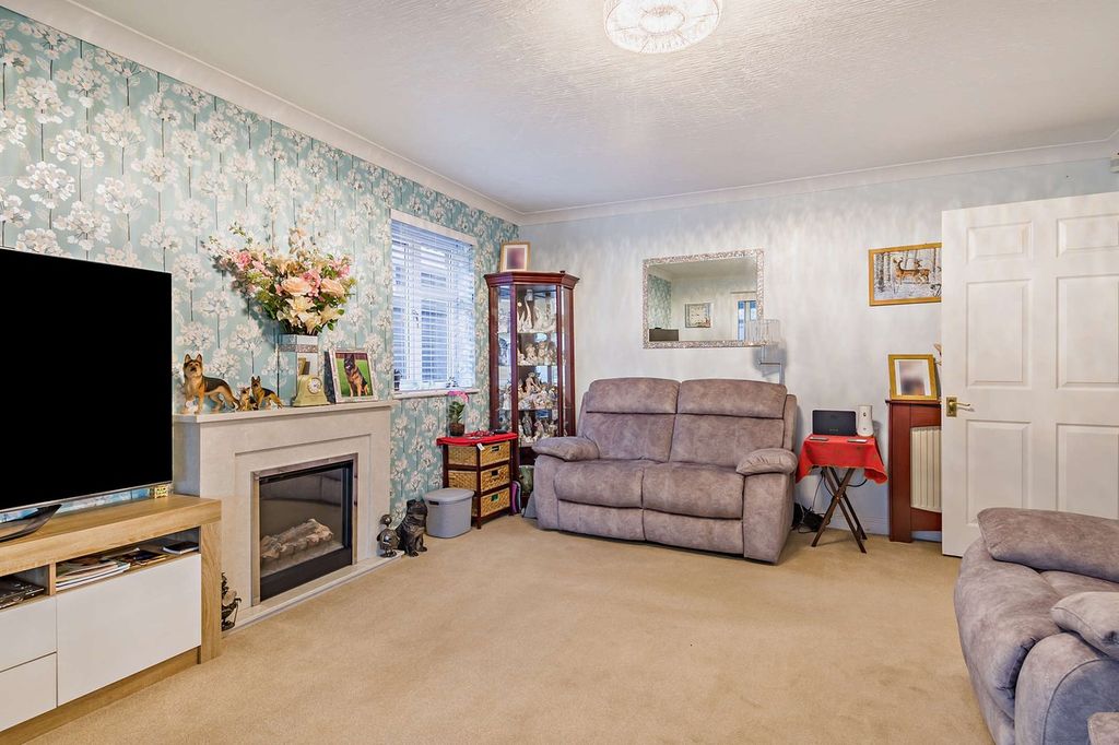 Property photo 3 of 23