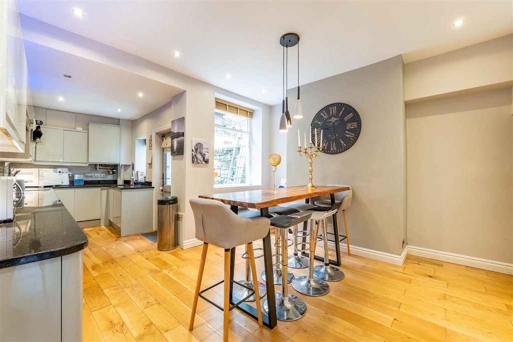 Property photo 3 of 27 Kitchen/Dining Room
