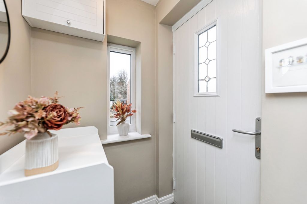 Property photo 3 of 26 Entrance Porch