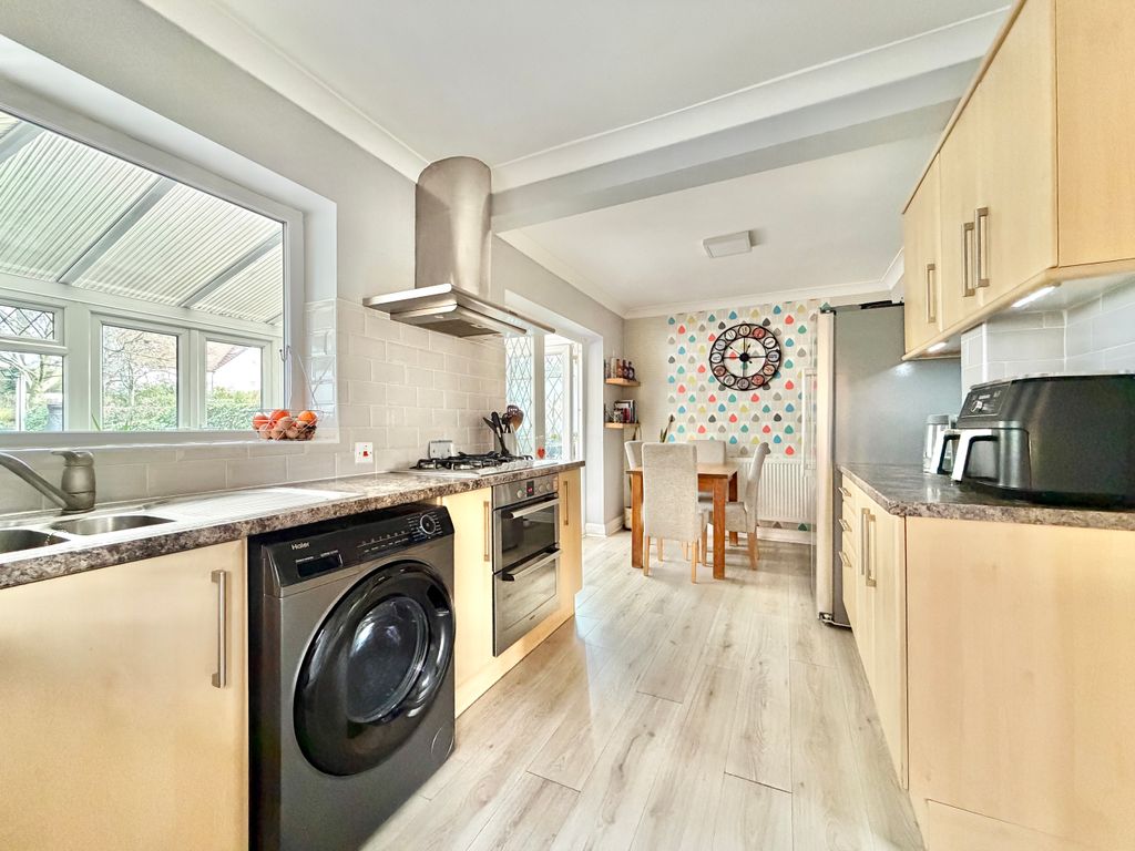 Property photo 3 of 31 Dining Kitchen