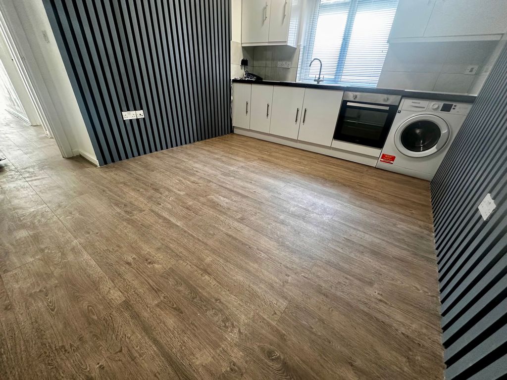 Property photo 3 of 12 Image