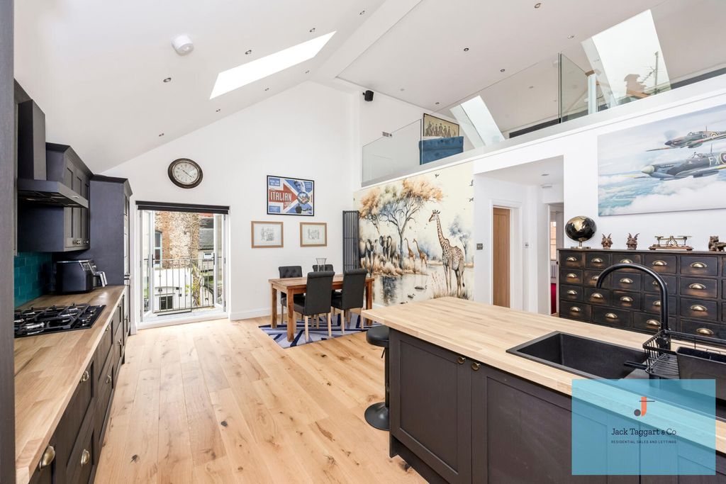 Property photo 2 of 23 Kitchen