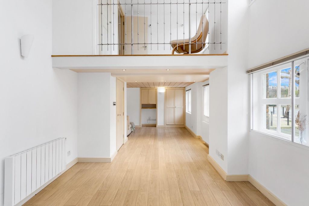 Property photo 3 of 10 Kitchen/Reception