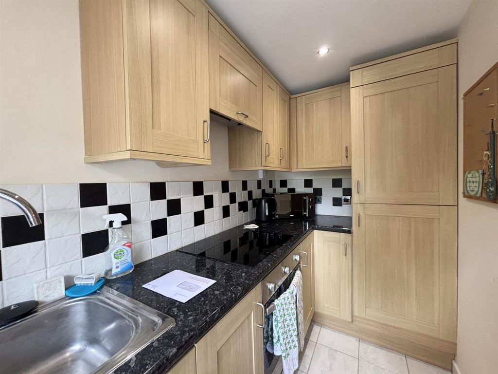 Property photo 3 of 13 Kitchen 2.Jpg