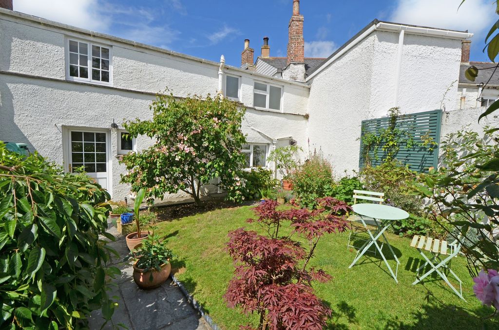 Property photo 2 of 32