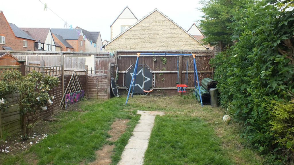 Property photo 2 of 2 Garage