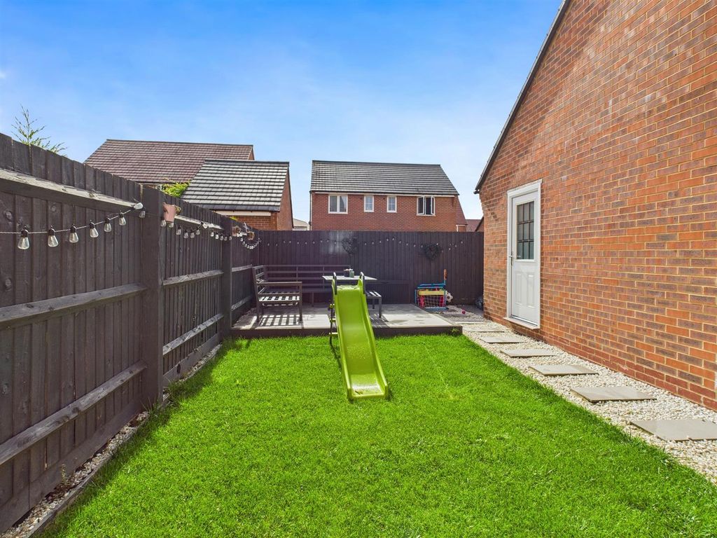 Property photo 3 of 18 Cam04907G0-Pr0297-Still006.Jpg