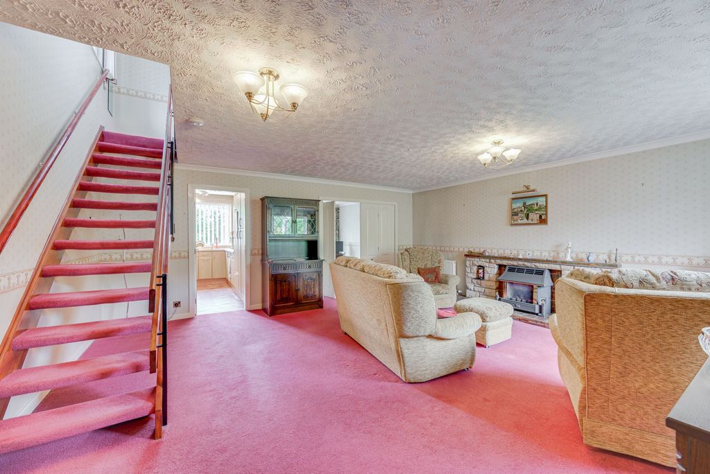 Property photo 3 of 28