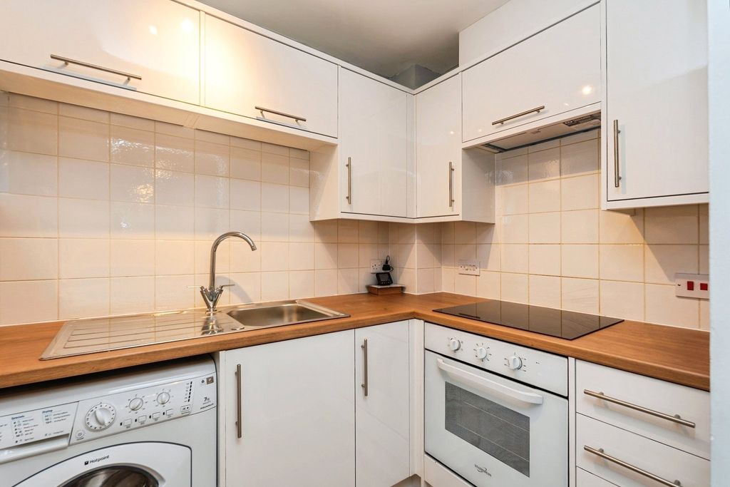 Property photo 2 of 17 Photo