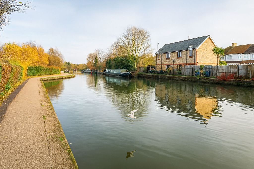 Property photo 3 of 8