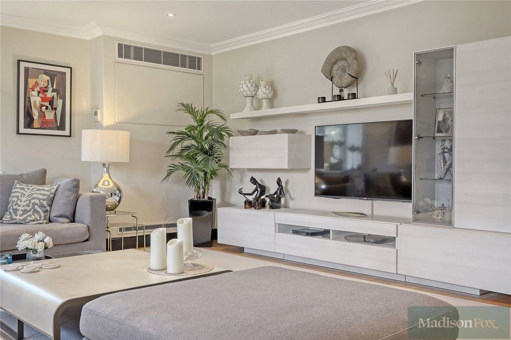 Additional image 14 of 3 bed flat for saleHigh Road, Chigwell, Essex IG7