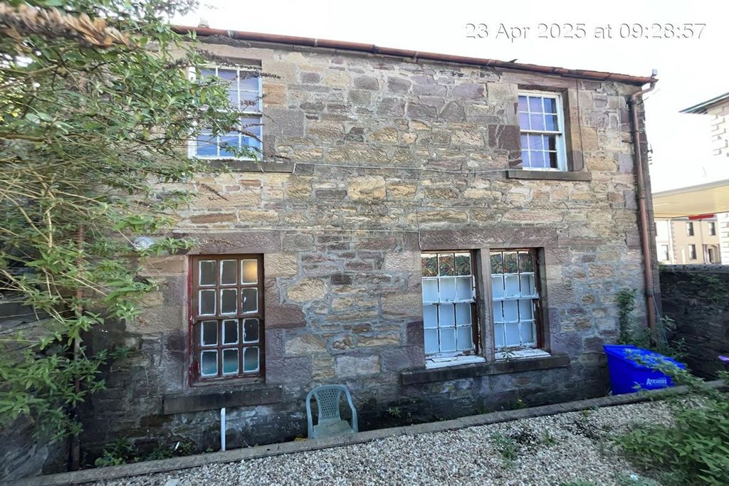 Property photo 3 of 8