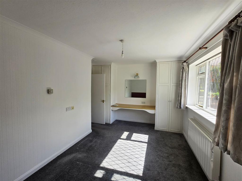 Property photo 3 of 12 Bedroom