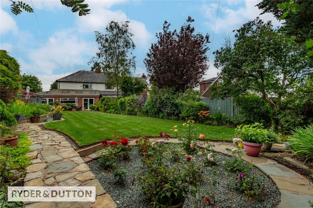 Property photo 2 of 31 Garden