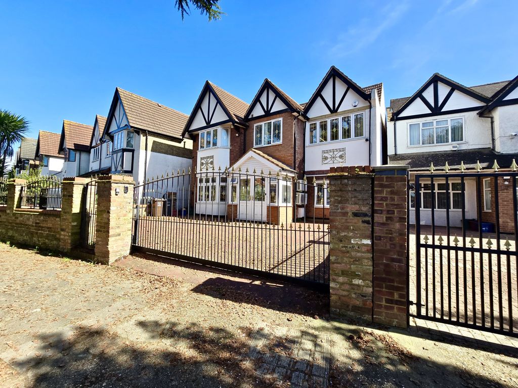 Property photo 1 of 39