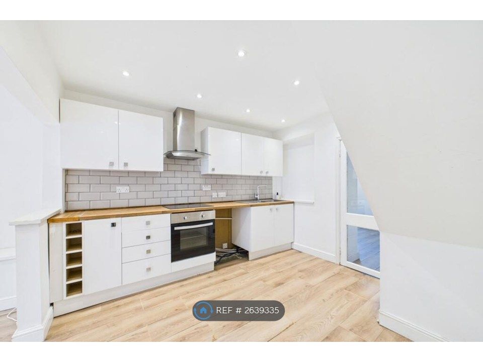 Property photo 2 of 7 Kitchen