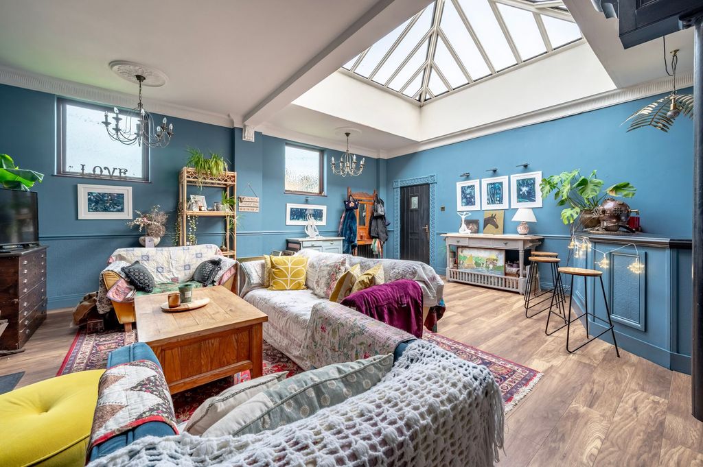 Property photo 3 of 20