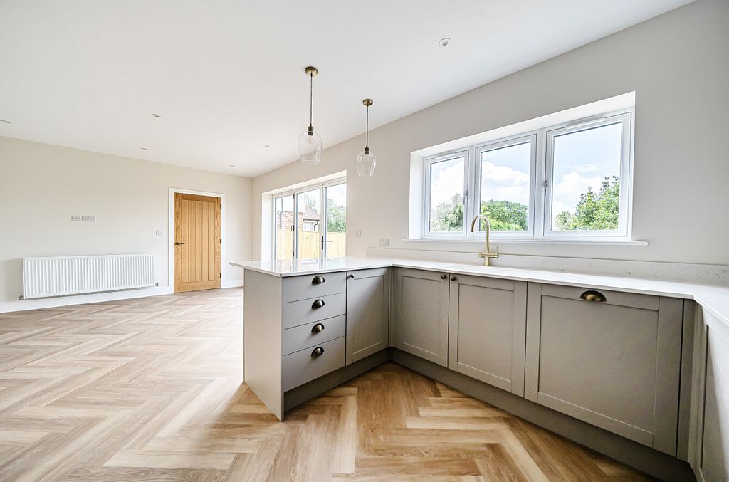 Property photo 2 of 17 1454967-19-6A2157...