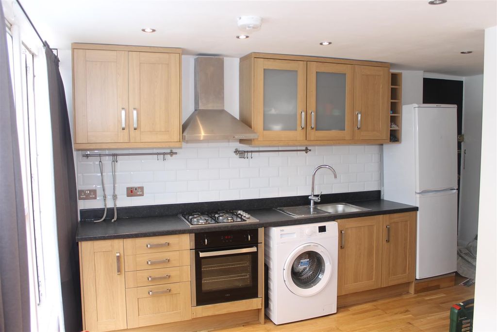 Property photo 1 of 5 Levehurst House, Se27