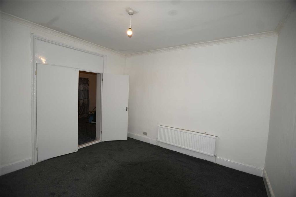 Property photo 3 of 16 Reception 2