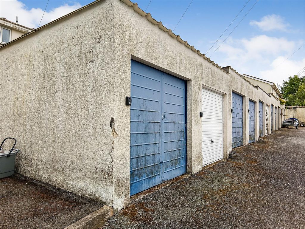 Property photo 1 of 11 Garage 18 - Mayflower Close Mayflower Close Garage