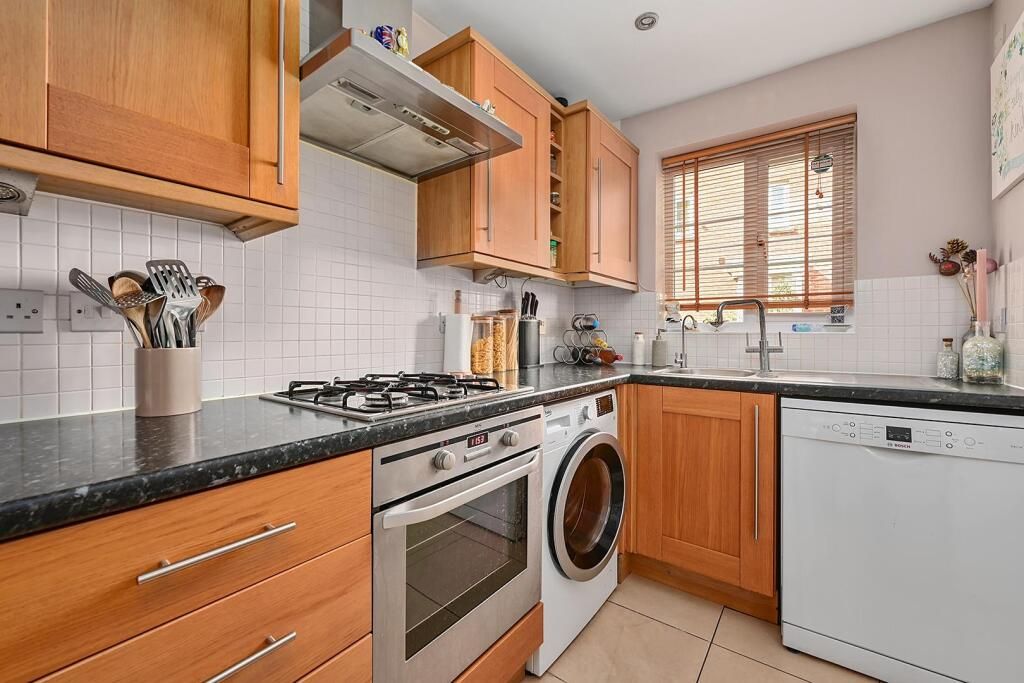 Property photo 2 of 12 Kitchen