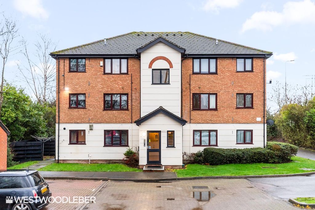 Property photo 1 of 13 Parrotsfield_13.Jpg