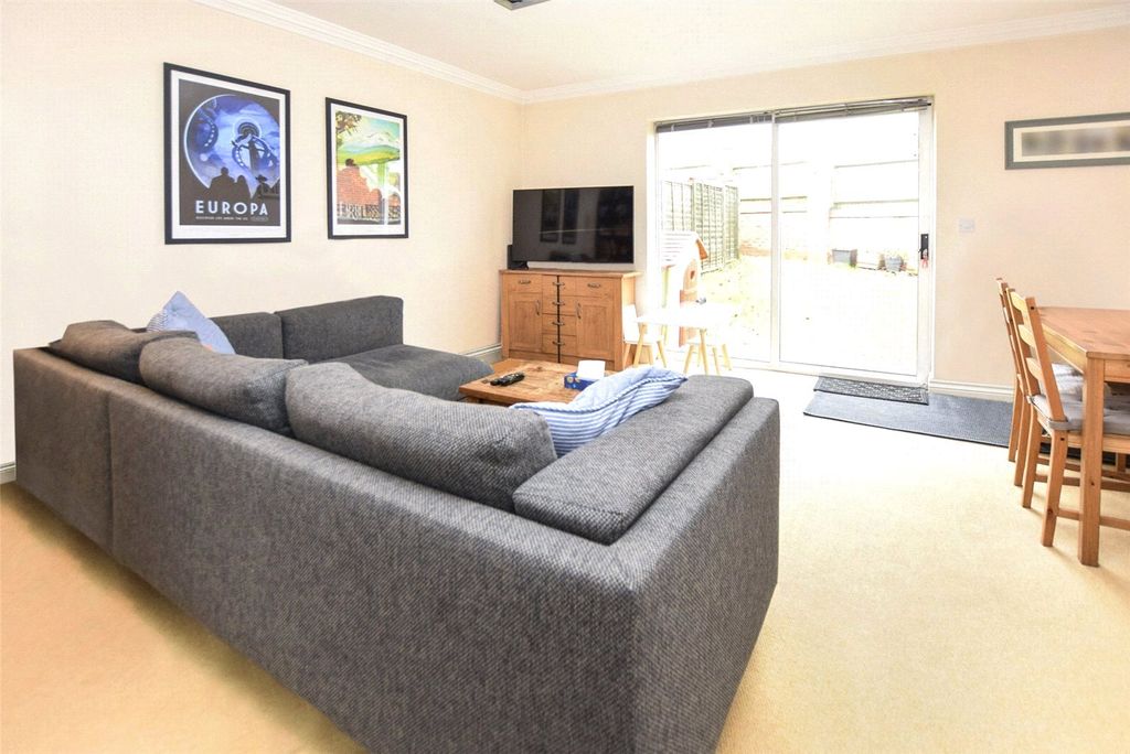 Property photo 3 of 11 Picture No. 18