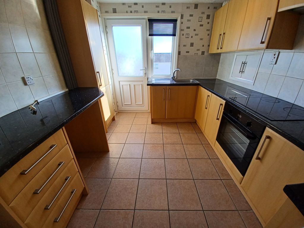 Property photo 3 of 19 Kitchen