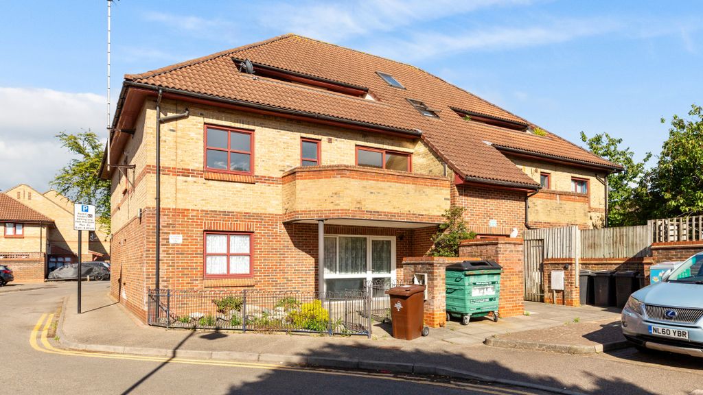 Property photo 1 of 9 16 Longfellow Road, Walthamstow, London, E17 8Dp