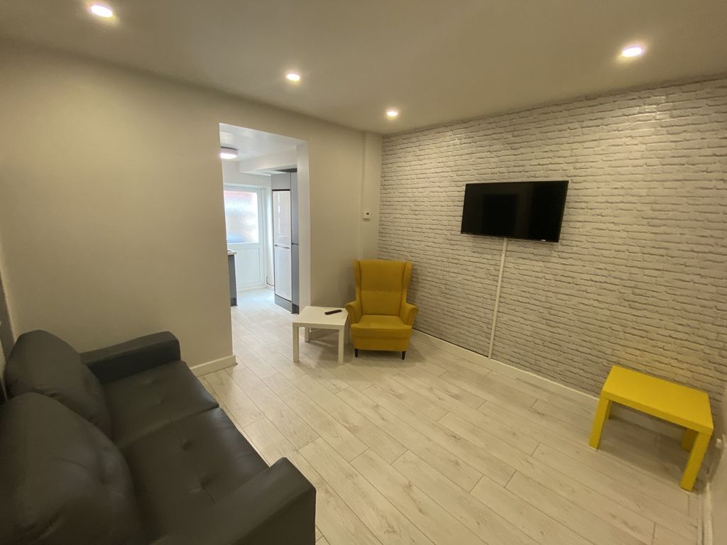 Property photo 1 of 13 A Modern Living Room Featuring A Cozy Seating Area...