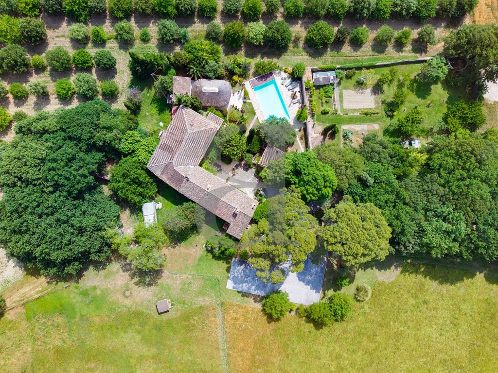 Property photo 2 of 27