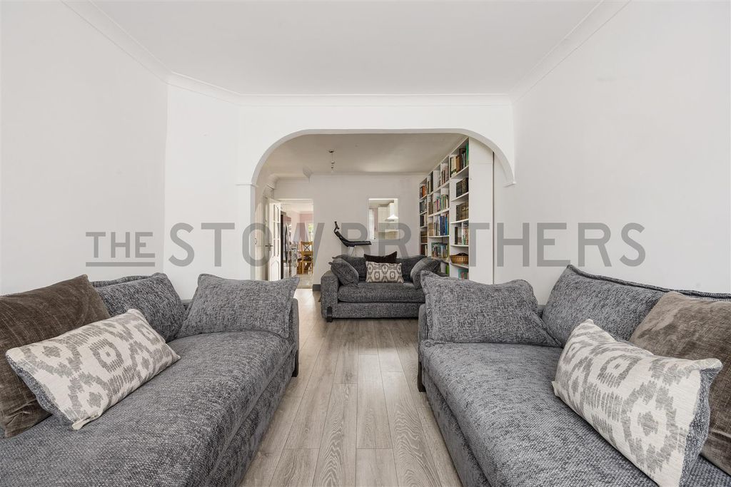 Property photo 2 of 32