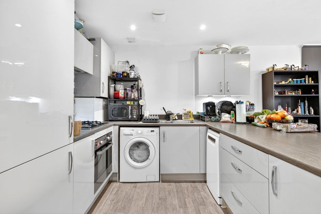 Property photo 2 of 10 Kitchen