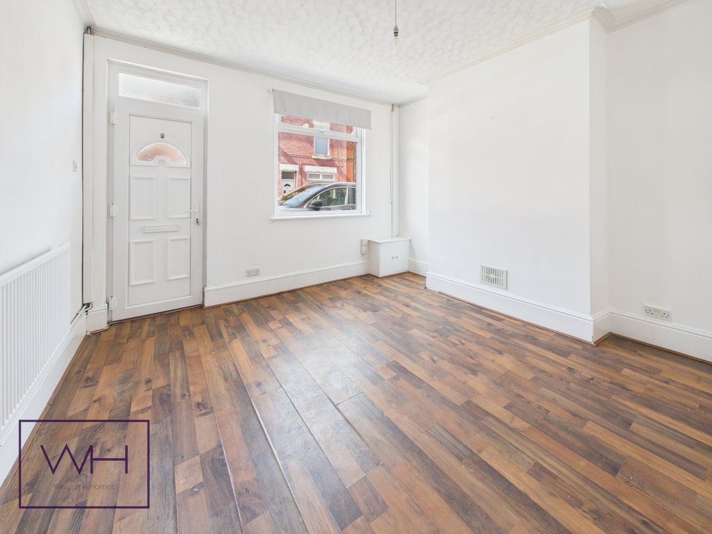 Property photo 3 of 13 Cam04980G0-Pr0143-Still003