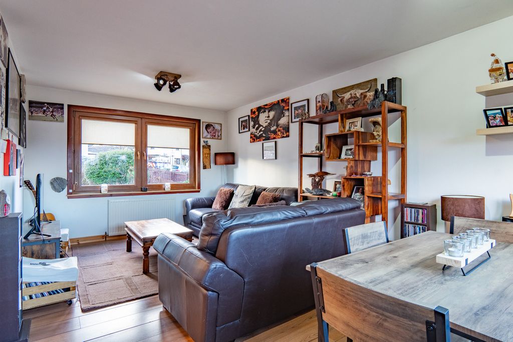 Property photo 3 of 27