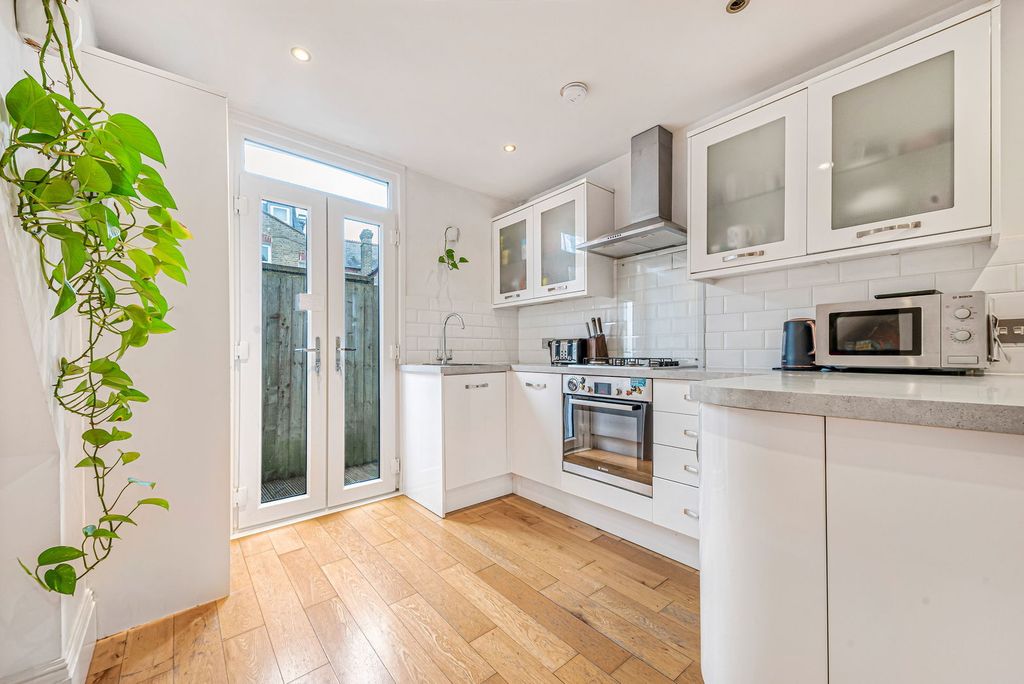 Property photo 2 of 17