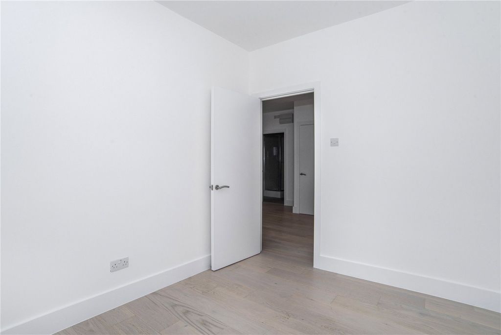 Property photo 3 of 6 Picture No. 04