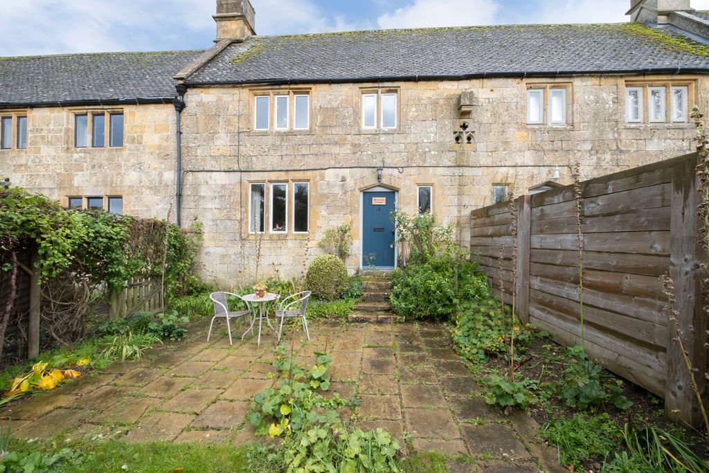 Property photo 1 of 12