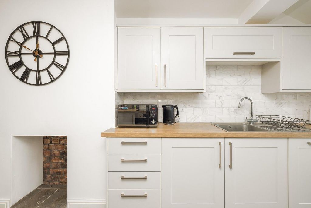 Property photo 3 of 13 Char5419.Jpg