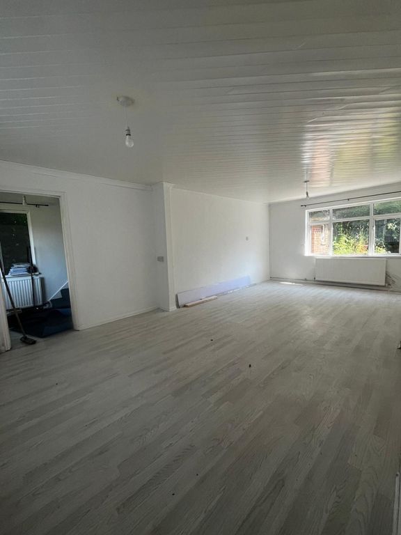 Property photo 3 of 14 Lounge