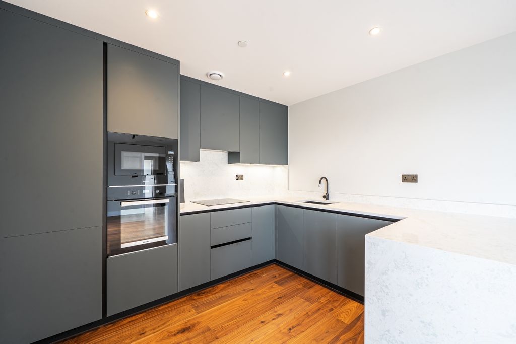 Property photo 1 of 12 1464787-8-6A07142...
